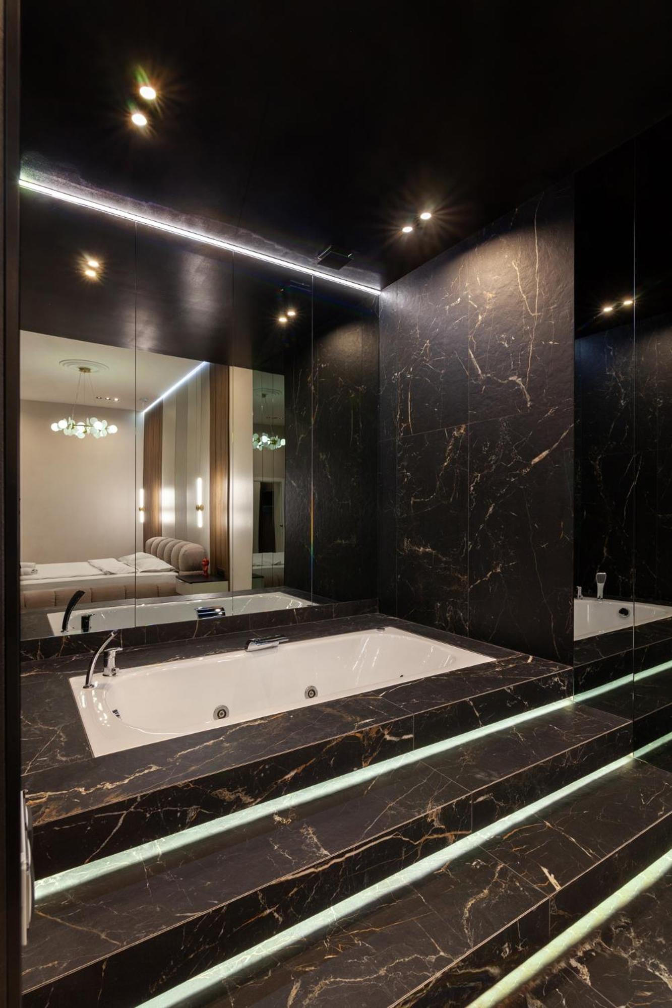 דירות לבוב Leogrand Jacuzzi On Malaniuka 2 מראה חיצוני תמונה